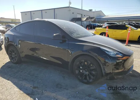 2022 Tesla Model Y z USA, uszkodzony, nr VIN 7SAYGDEE1NF363526